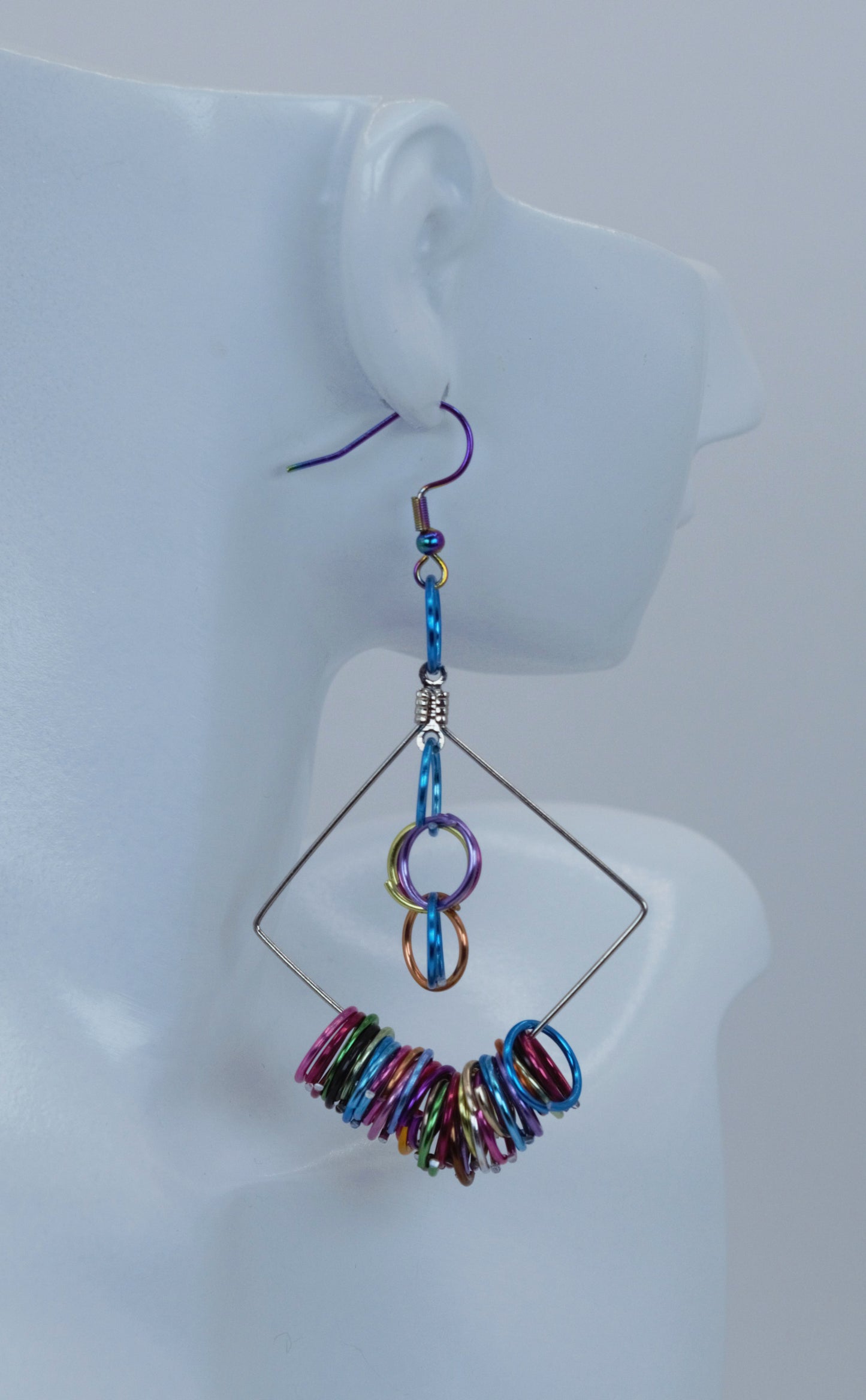 Hanging Diamond Shaped Earring With Multicolored Rings