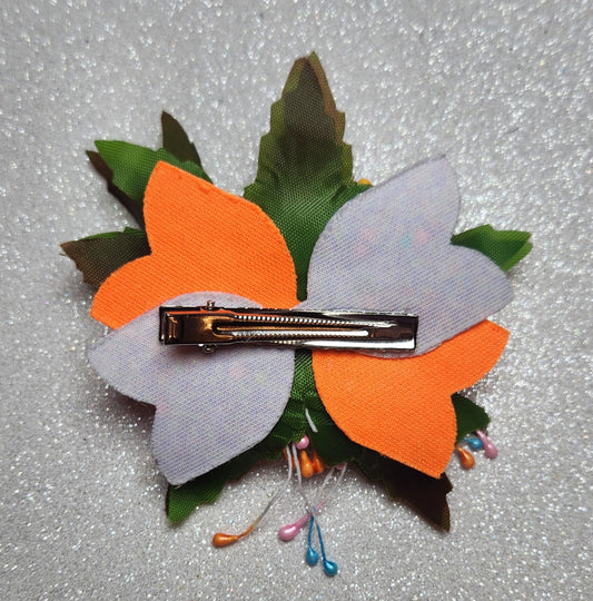 Bee on a Leaf Hair Bow